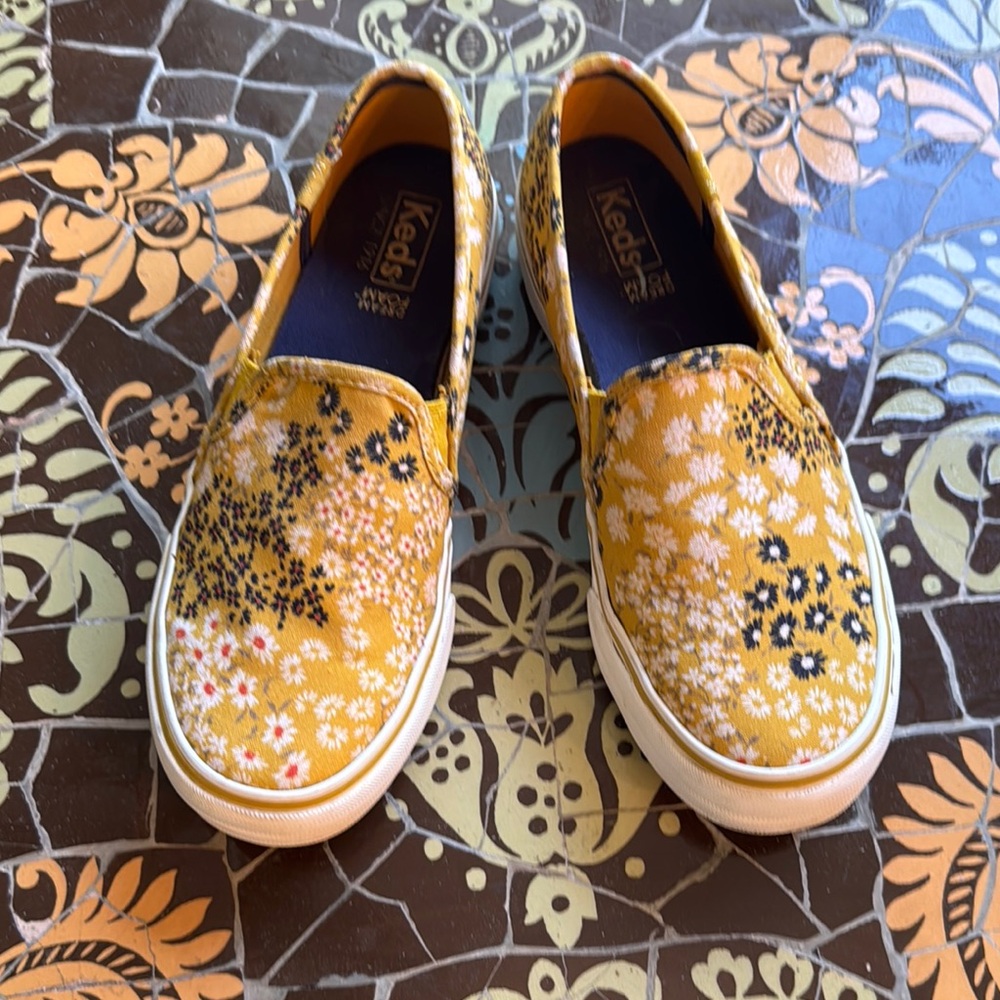 Keds Kids Yellow and Black Floral Sneakers Sz: 6
